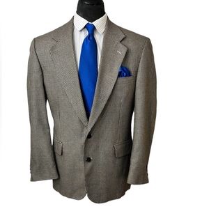LANA MODA MENS LUXURY BLAZER MADE FROM IMPORTED FABRICS/ A WOOL BLEND.